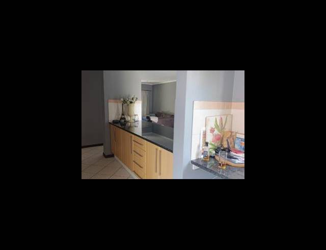 2 BEDROOM TOWNHOUSE FOR SALE IN MONAVONI